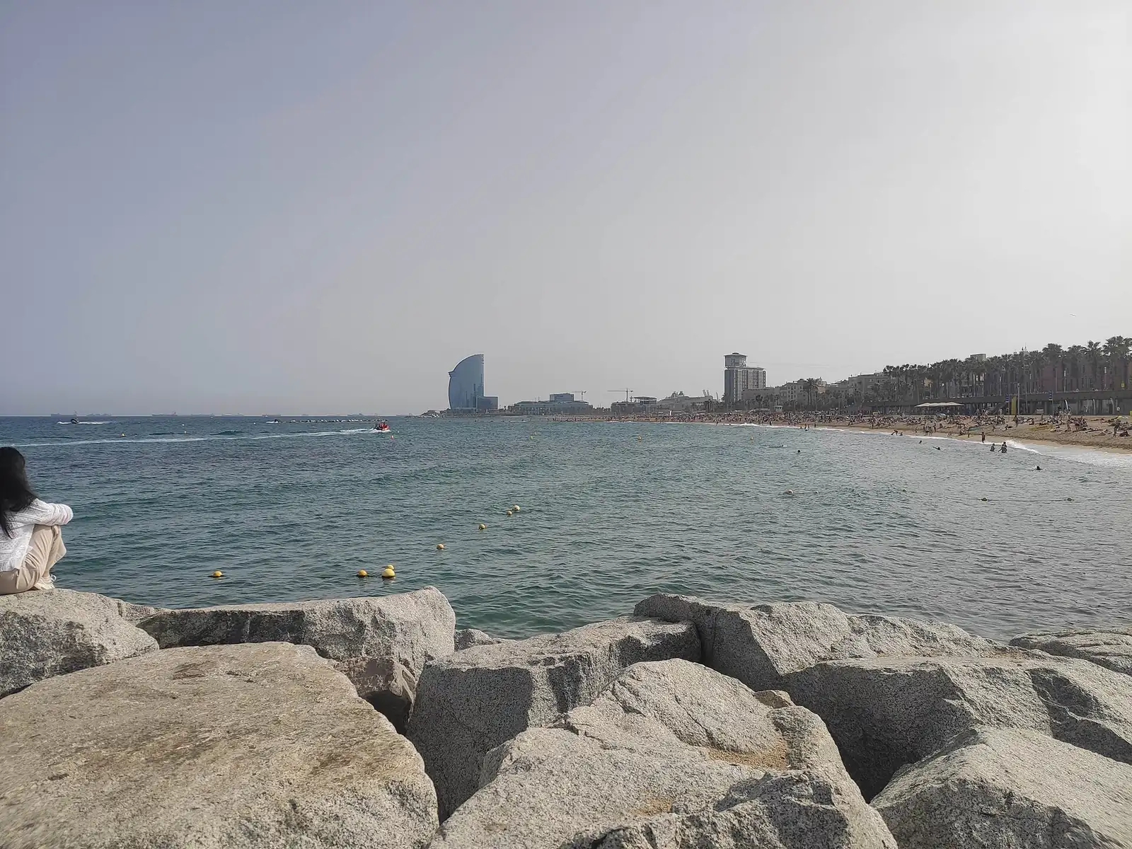 חוף ברצלונטה בברצלונה מול הים התיכון, קו החוף העירוני של העיר